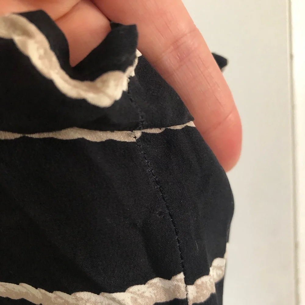 Joie Black and Tan Rope Print Silk Short Sleeve Blouse - Picture 5 of 6